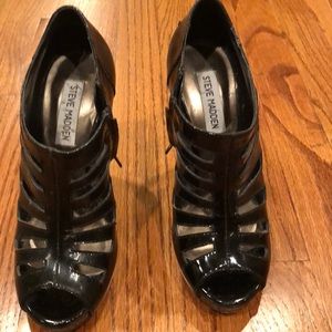 High- heeled black patent sandal